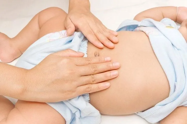 So sánh sữa NAN và Colosbaby cho bé táo bón, đầy hơi, nôn trớ: Loại nào mát hơn?