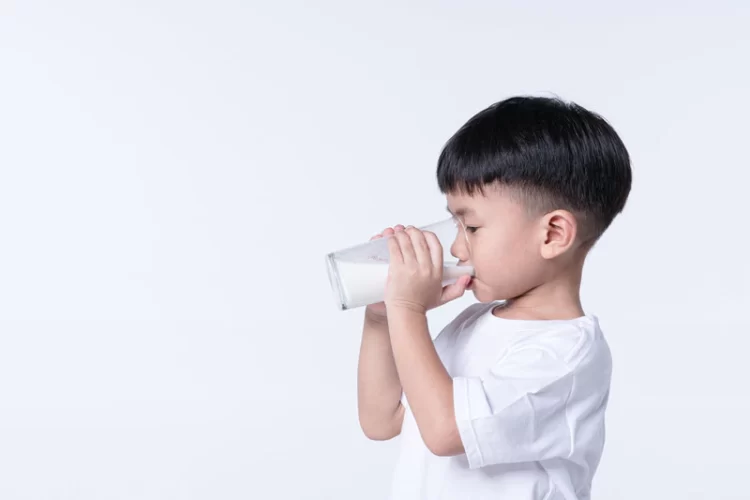 Review sữa NAN: Có nên đổi sang sữa NAN khi bé khó hấp thu? 1 Review sữa NAN: Có nên đổi sang sữa NAN khi bé khó hấp thu?